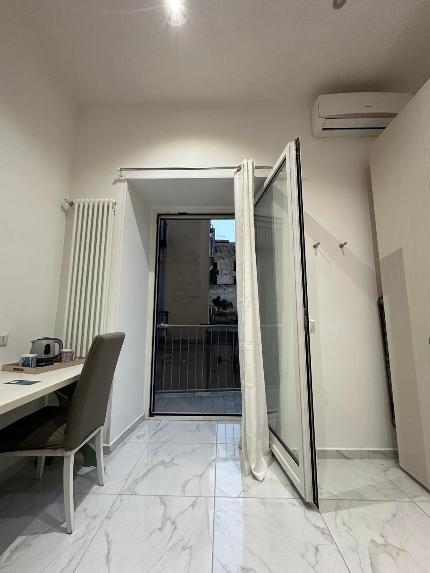 Santa Chiara Garden View B&B Наполи Екстериор снимка